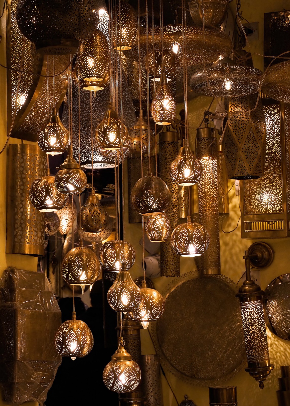 Hanging lamps, placeholder for the Triple tent